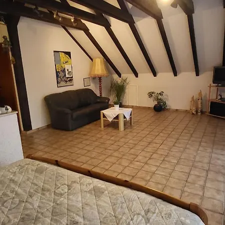 Unterm Wald - Pool + Garten + Panorama Apartment *
