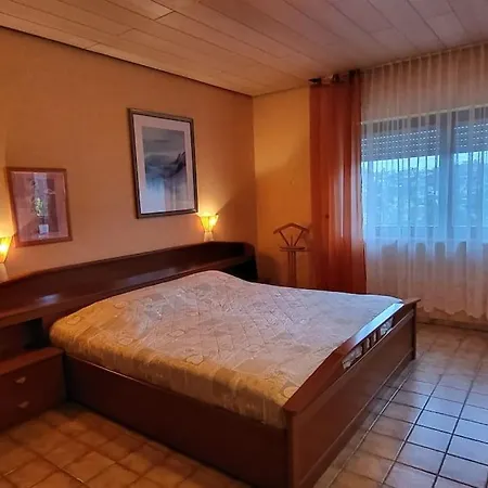 Unterm Wald - Pool + Garten + Panorama Apartment Idar-Oberstein