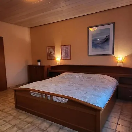 Apartment Unterm Wald - Pool + Garten + Panorama *