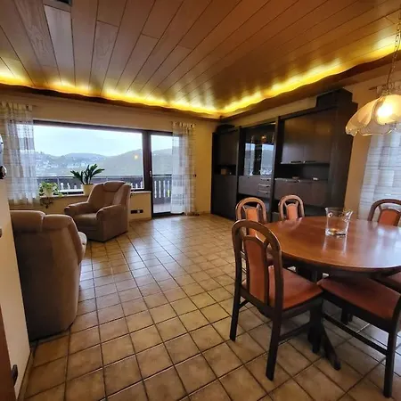 Unterm Wald - Pool + Garten + Panorama Apartment *